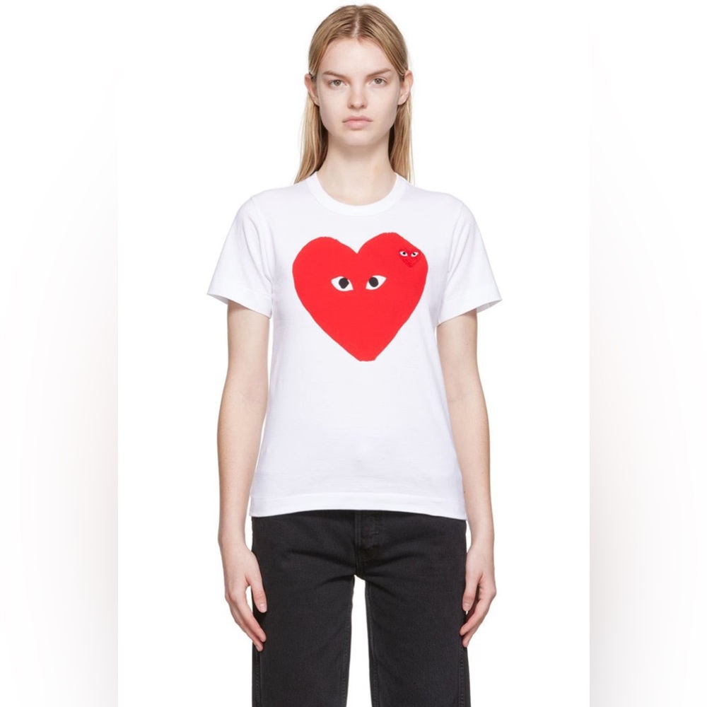 Comme de Garcon PLAY white and red heart logo short sleeve tee